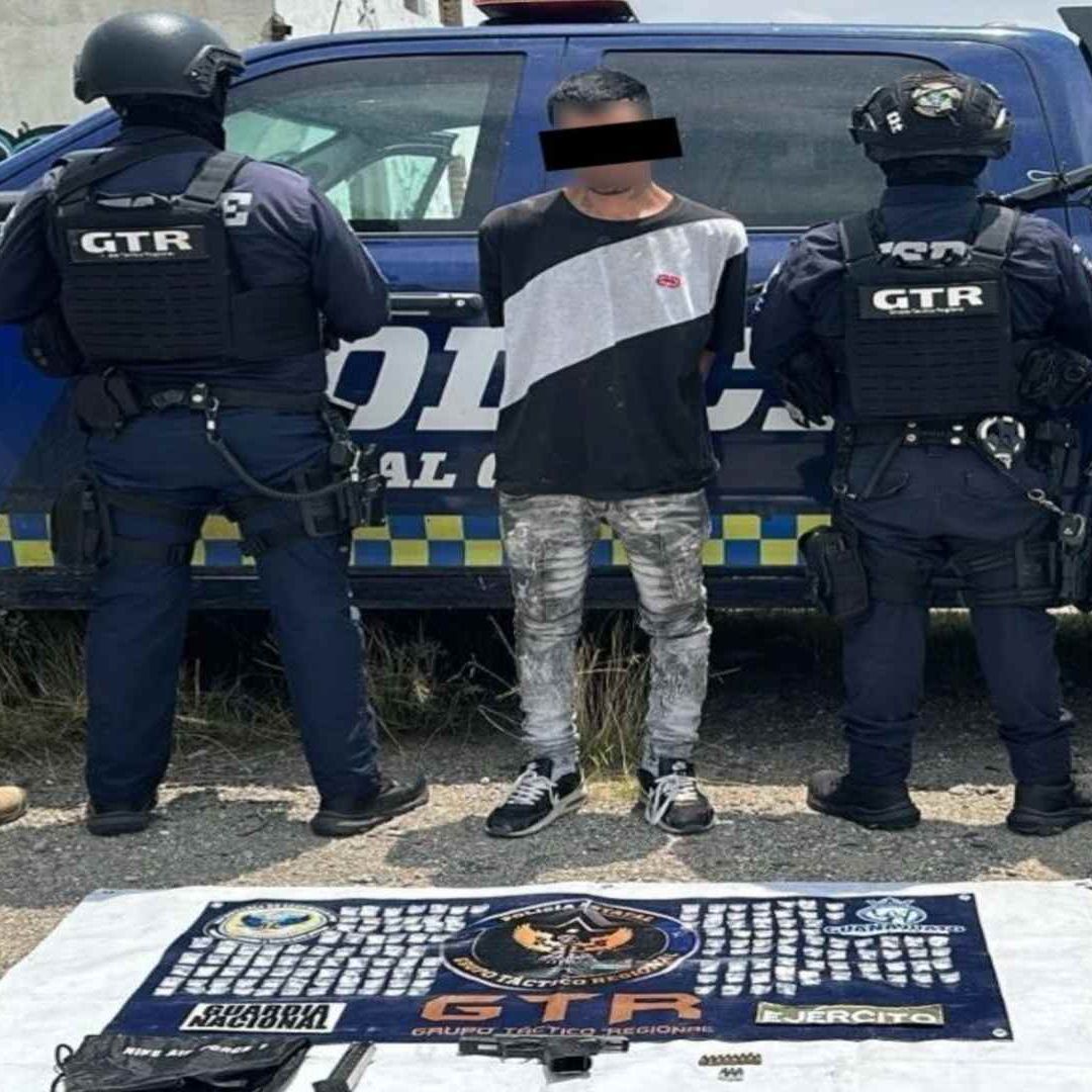 El hombre fue detenido junto con la mercancía.